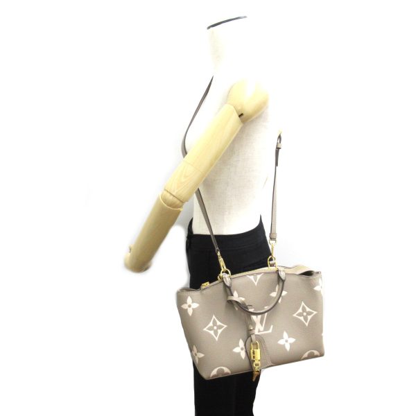 2101217787444 5 LOUIS VUITTON Petit Palais PM Shoulder Bag Leather Monogram Empreinte Gray