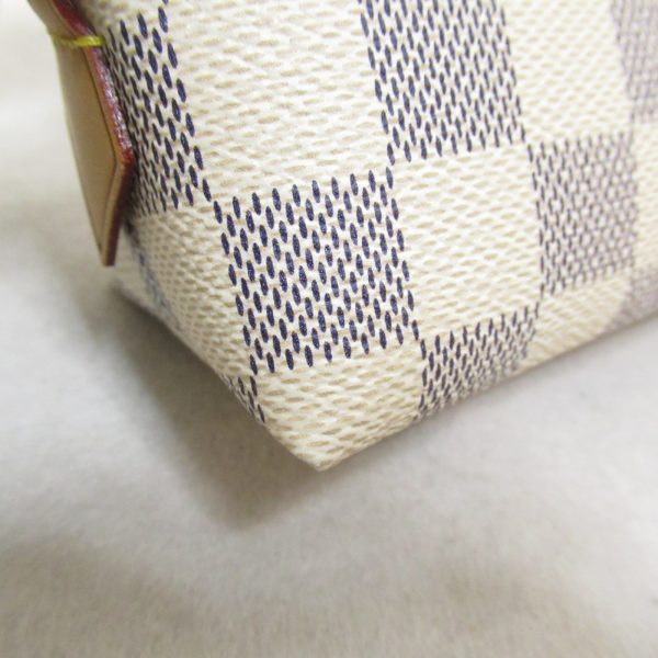 2101217834940 7 Louis Vuitton Pochette Cosmetic PM White