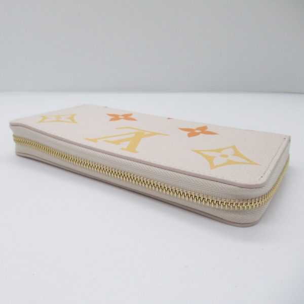 2101217882842 7 Louis Vuitton Zippy Round Long Wallet White