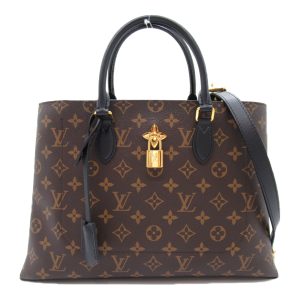 2101218018967 3 Louis Vuitton Dop Kit Shoulder Bag Monogram Brown