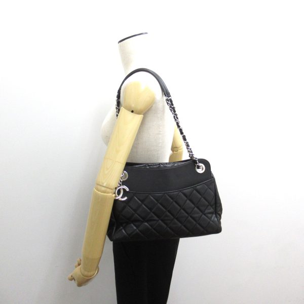 2101218055962 5 Chanel Chain Shoulder Bag Leather Black