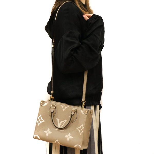 22 2900 13 Louis Vuitton On The Go PM Shoulder Bag Beige