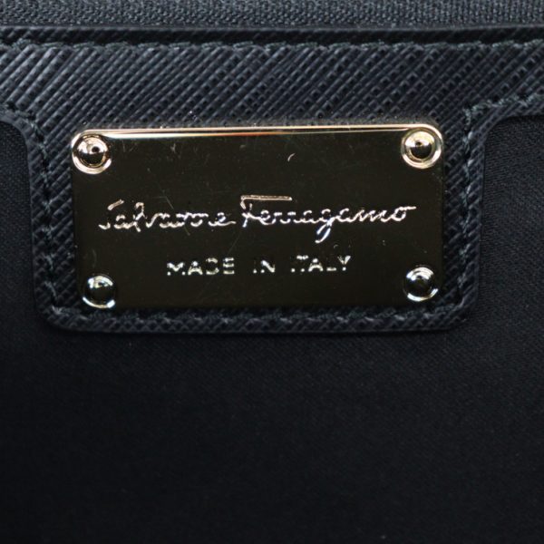 2216103008105 8 Salvatore Ferragamo Vara Ribbon Leather Shoulder Bag Black