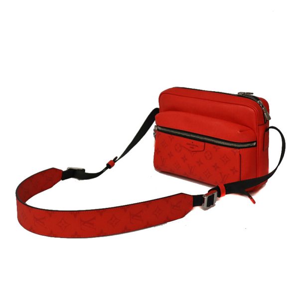 23 3340 7 Louis Vuitton Outdoor Messenger Shoulder Red Rouge