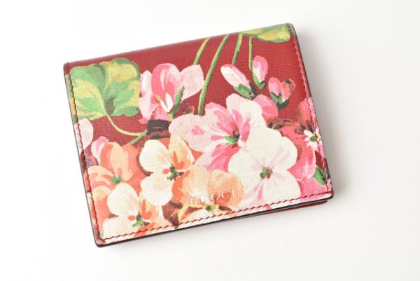 2306 62 g 2 GUCCI Fold Wallet Blooms Leather Cherry