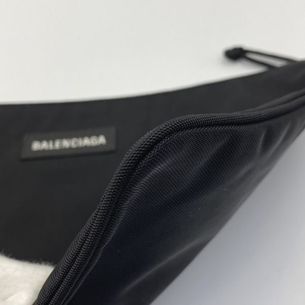 33 20211112 Balenciaga Handle Pouch Zipper Pouch Clutch Bag Black