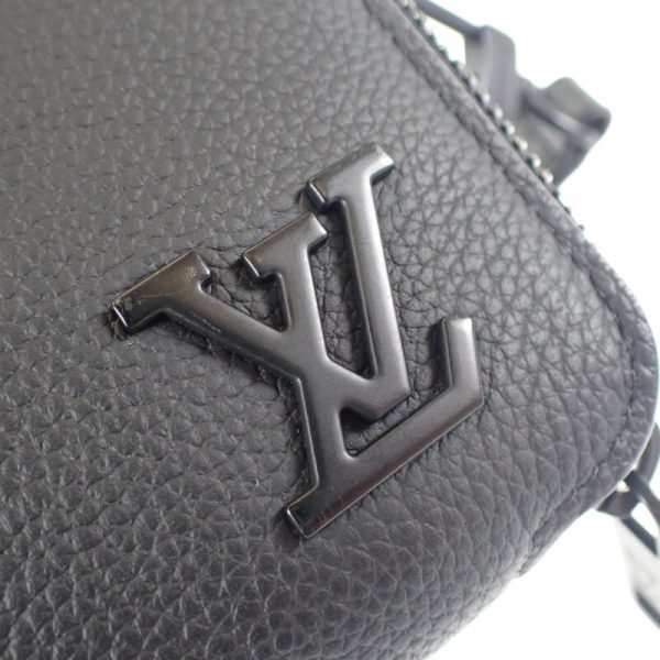 444646 11 Louis Vuitton Alpha Wearable Wallet Shoulder Black