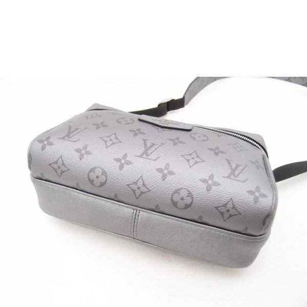 55147 3 Louis Vuitton Tigarama Outdoor Messenger Bag Silver