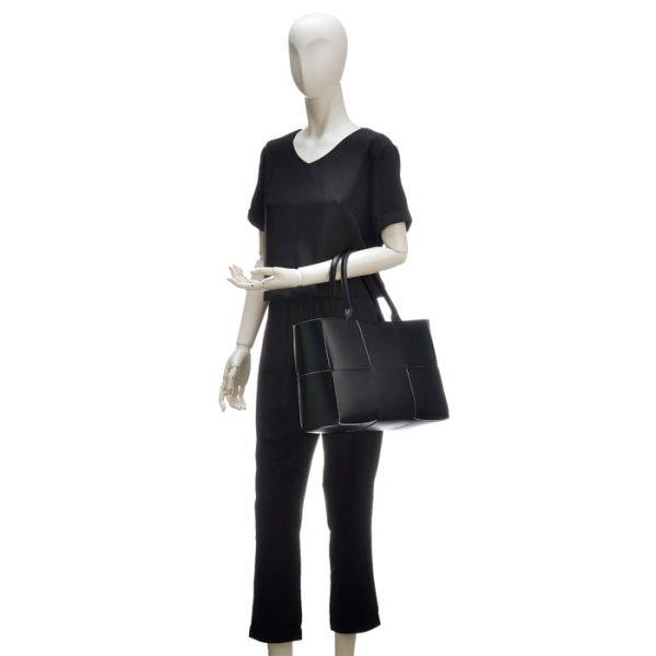 609175vmay31283 7 Bottega Veneta The Arco Tote Maxi Intrecciato Tote Bag Black