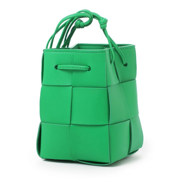 68217 vcq4 37 wk06 Bottega Veneta Lambskin Bucket Bag Green