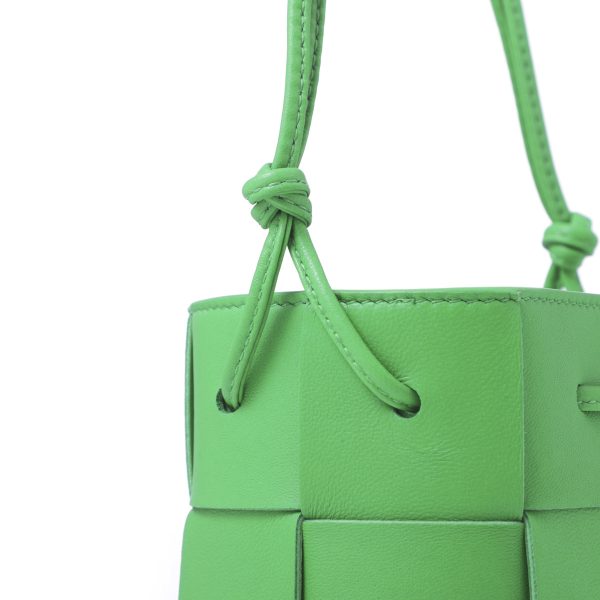 68217 vcq4 37 wk09 Bottega Veneta Lambskin Bucket Bag Green