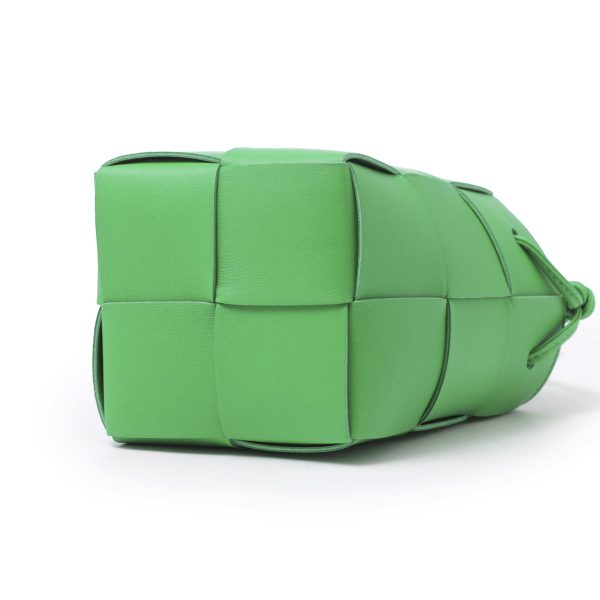 68217 vcq4 37 wk1108 Bottega Veneta Mini Cassette Lambskin Bucket Bag Green