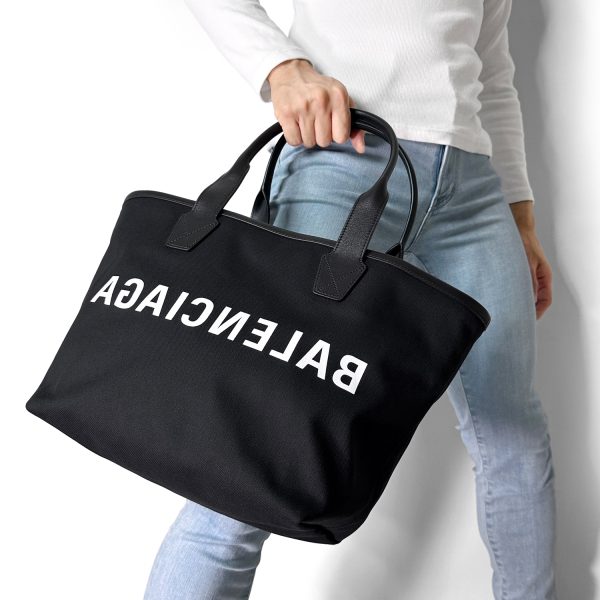 692068 2 1m Balenciaga Mirror Logo Tote Bag Leather Black