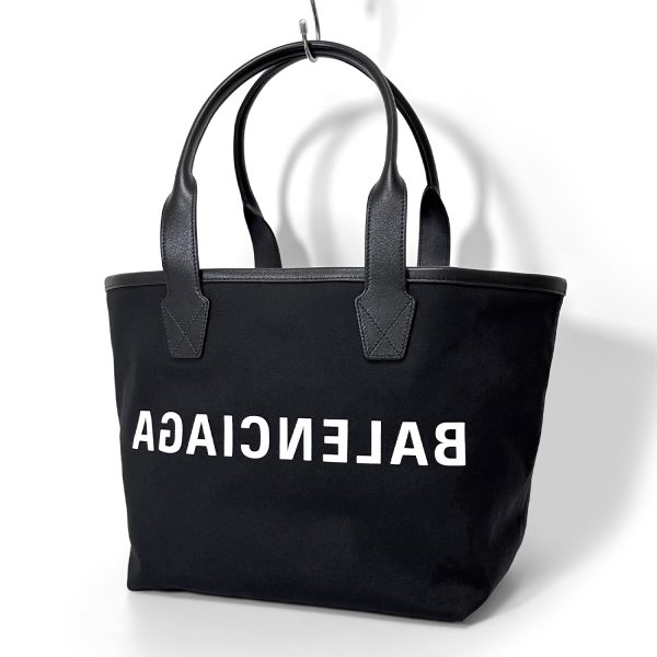 692068 2 4 Balenciaga Mirror Logo Tote Bag Leather Black