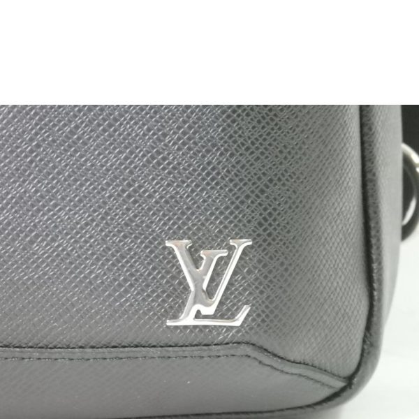 69573 6 Louis Vuitton Avenue Sling Bag Taiga Black