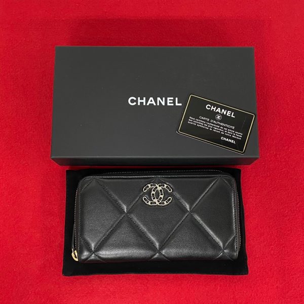 771a771 35096 1 Chanel 19 Matelasse Lambskin Round Zip Long Wallet Black