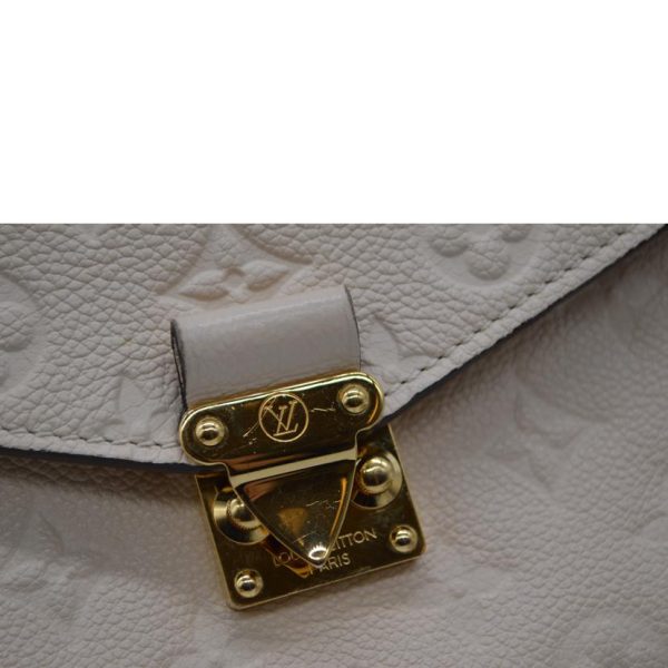 83296 8 Louis Vuitton Pochette Monogram Shoulder Bag Cream