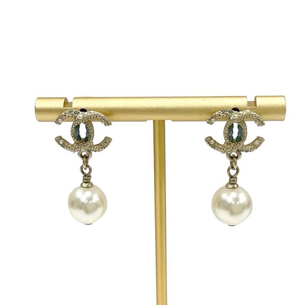 8829 5 Chanel Coco Mark Rhinestone Pearl Earrings Gold