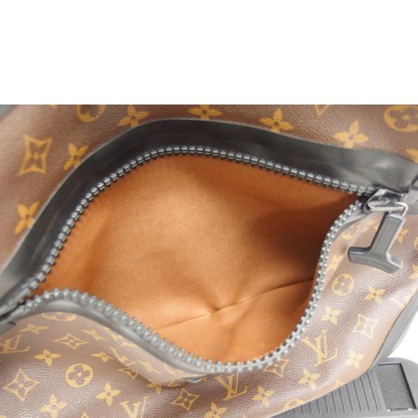 90681 14 Louis Vuitton Waterproof Messenger Monogram Bag Brown