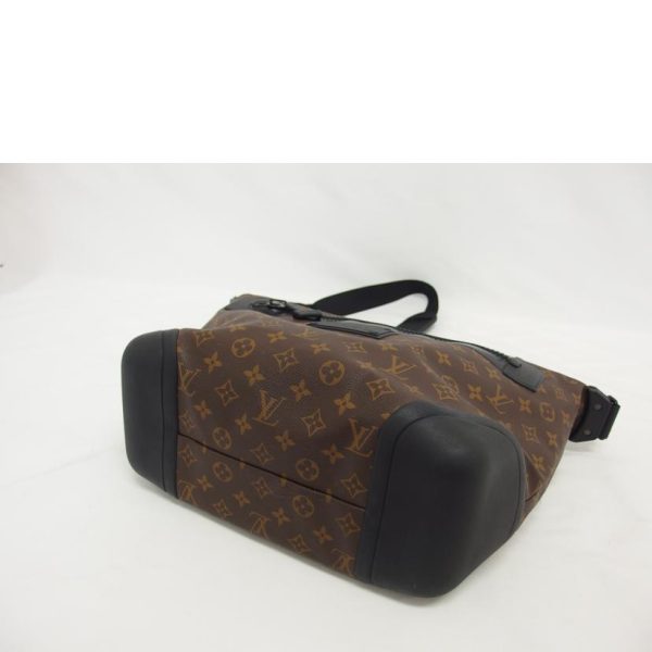 90681 3 Louis Vuitton Waterproof Messenger Monogram Bag Brown