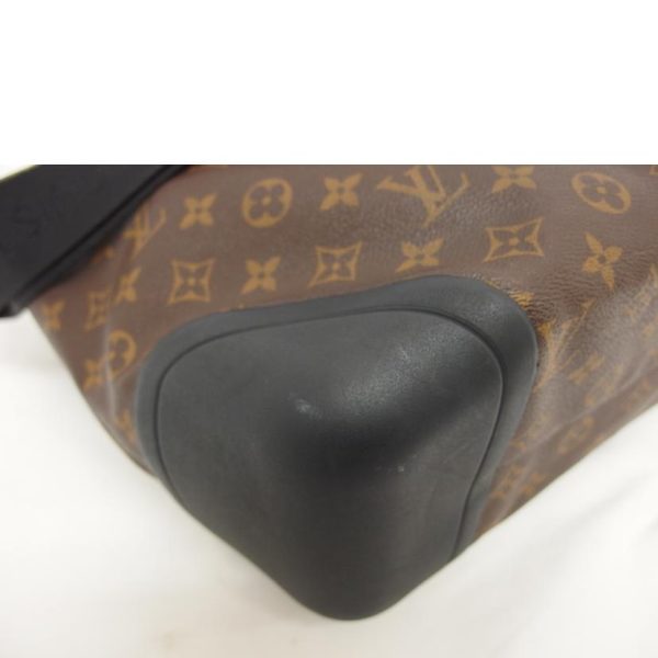 90681 8 Louis Vuitton Waterproof Messenger Monogram Bag Brown