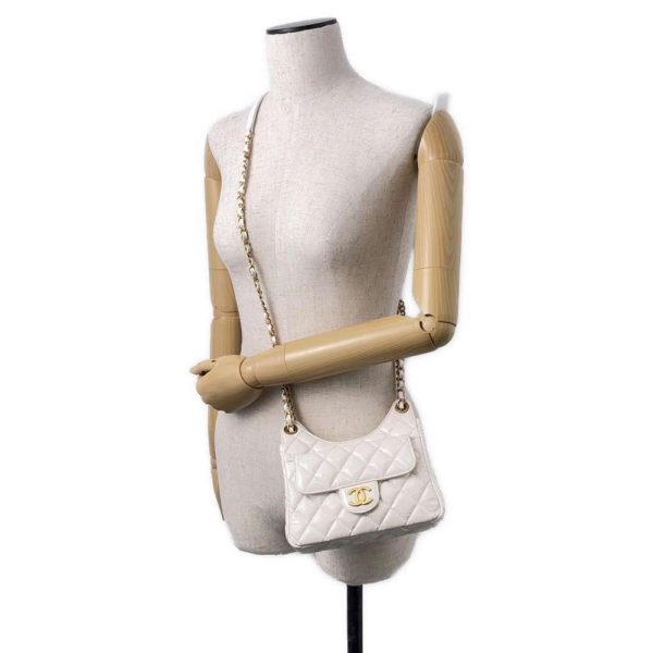 9397996 05 Chanel Chain Matelasse Coco Mark Shoulder Bag White