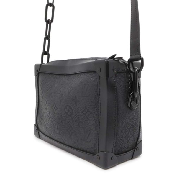 9605602 02 Louis Vuitton Soft Trunk shoulder bag Noir