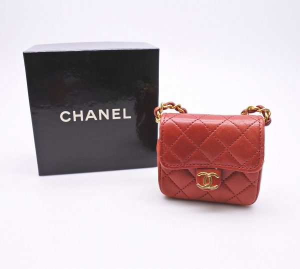 ai tdc 017796 1 Chanel Chain Charm Vintage Mini Matelasse Pouch Red