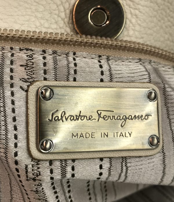 aol0123956 4 Salvatore Ferragamo Handbag Shoulder Gancini White