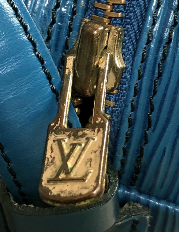 b422204324 5 Louis Vuitton Johnnefille Shoulder Bag Epi Leather Blue