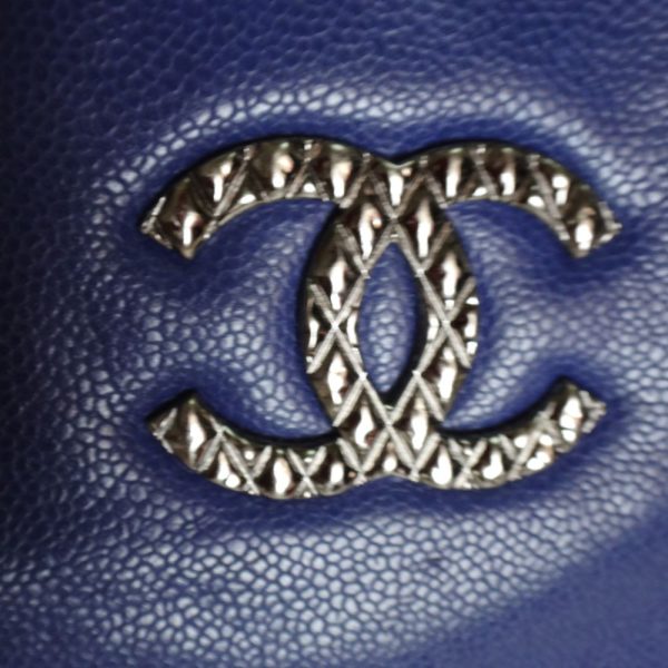 c1000560 006 Chanel Matelasse Caviar Chain Shoulder Bag Blue