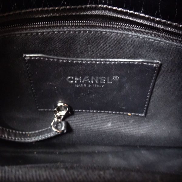 c1001042 210427 13 Chanel Vintage Leather Shoulder Bag Black