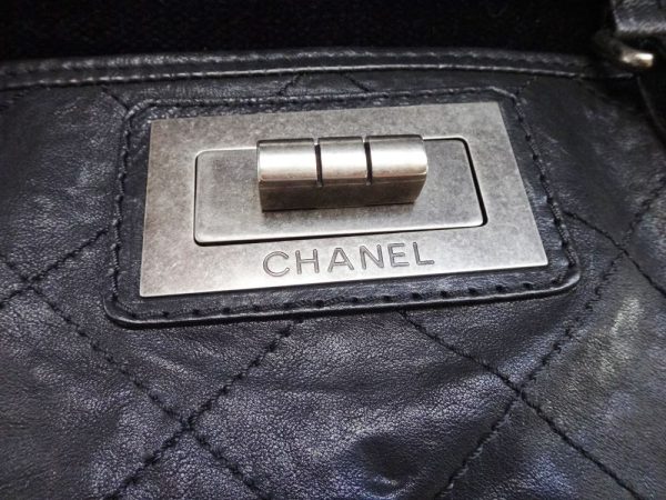 c1001949 006 Chanel Shoulder Bag Vintage Caviar Skin Leather Black