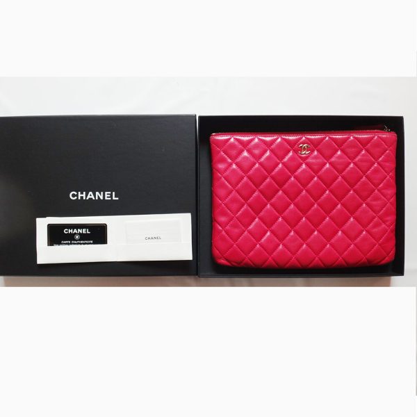 c16 3173 1 Chanel Matelasse Clutch Bag Pink