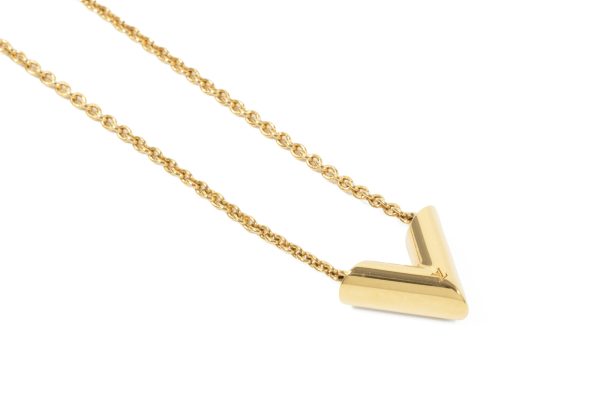 compass1692504381 Louis Vuitton Essential GP Metal Essential Necklace Gold