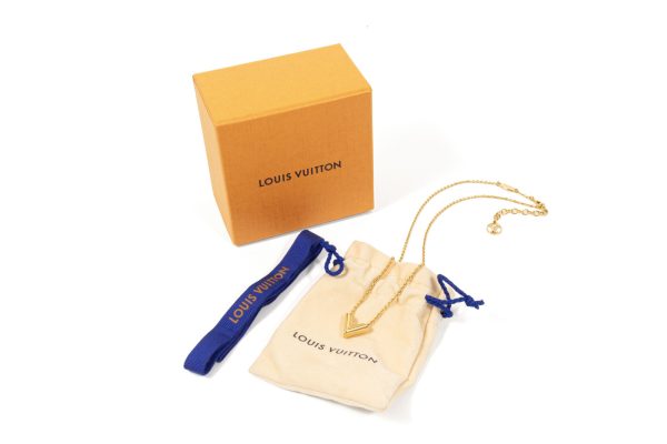 compass1692504413 Louis Vuitton Essential GP Metal Essential Necklace Gold