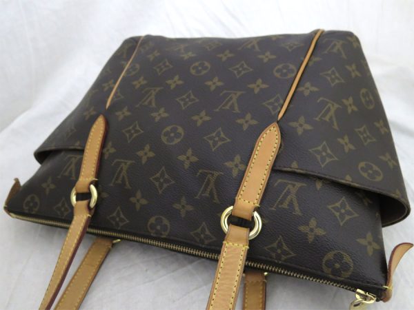 e54300a 1 Louis Vuitton Monogram Totally PM Shoulder Bag Brown