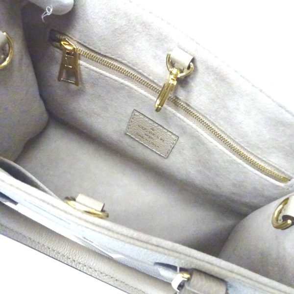 ft578391 10 Louis Vuitton On the Go PM Bag Tourterelle Crème