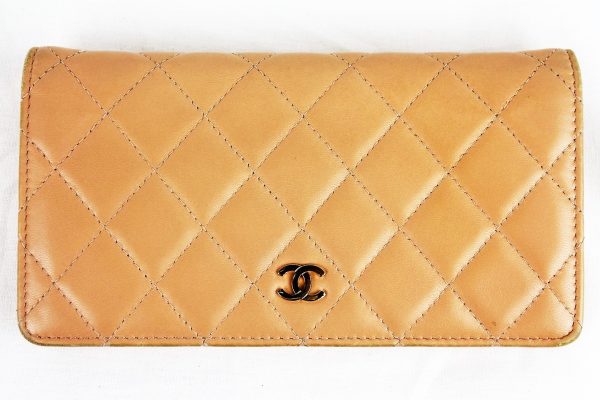 imgrc0070902250 Chanel Zipper Long Wallet Matelasse Beige