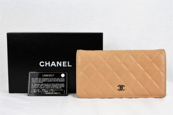 imgrc0070902254 Chanel Zipper Long Wallet Matelasse Beige