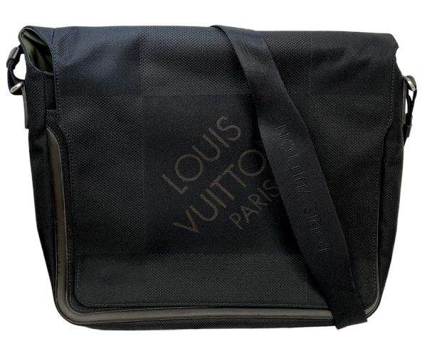 imgrc0084948721 Louis Vuitton Messager Damier Jean Shoulder Bag Leather Black