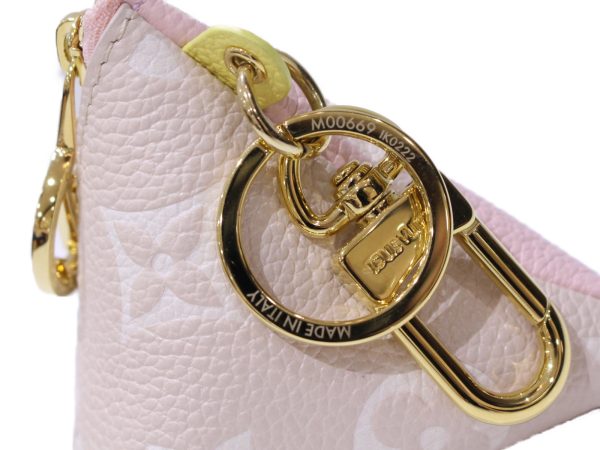 imgrc0087853977 Louis Vuitton Berlingo Pouch Monogram Pink Beige