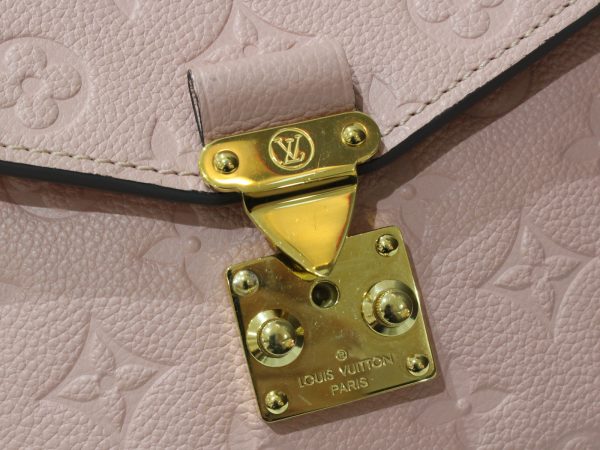 imgrc0093252000 Louis Vuitton Pochette Metis MM Handbag Pink