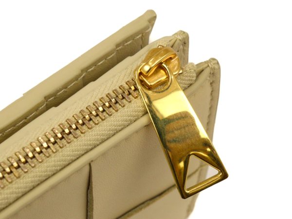 imgrc0094048399 Bottega Veneta Bi fold Zipper Compact Wallet Cream