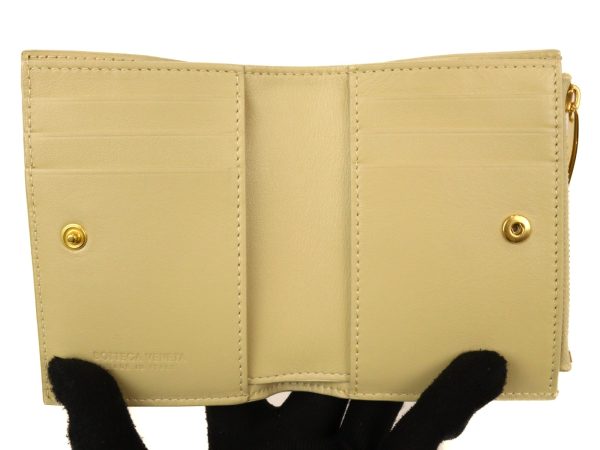 imgrc0094048400 Bottega Veneta Bi fold Zipper Compact Wallet Cream