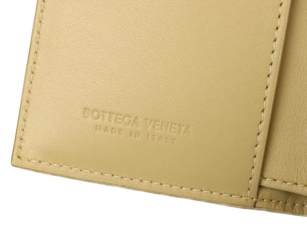 imgrc0094048402 Bottega Veneta Bi fold Zipper Compact Wallet Cream