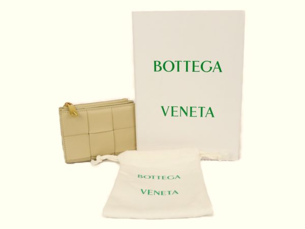 imgrc0094048406 Bottega Veneta Bi fold Zipper Compact Wallet Cream