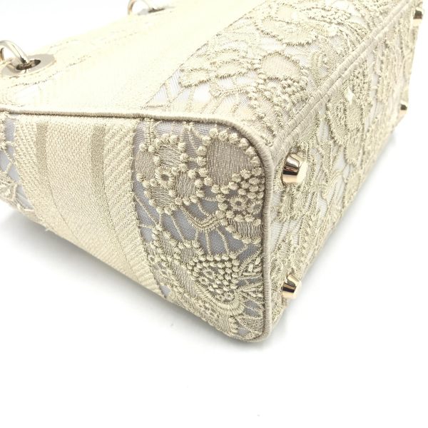 imgrc0106523398 Christian Dior Lady D Lite Shoulder Bag Embroidery White