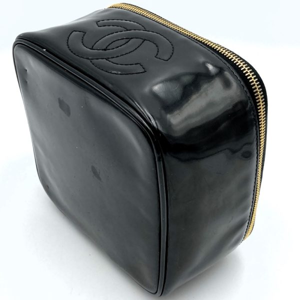 it0vzn8fmubg 3 Chanel Enamel Cosmetic Pouch Vanity Bag Black