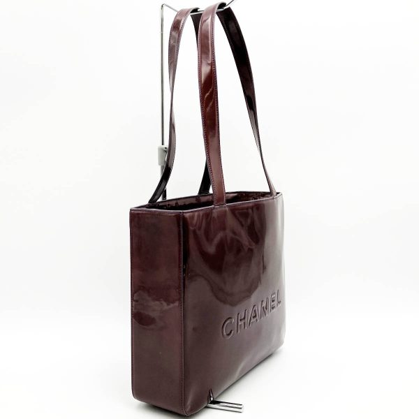 it2xuhqr7yz1 3 Chanel Patent Leather Logo Tote Shoulder Bag Bordeaux